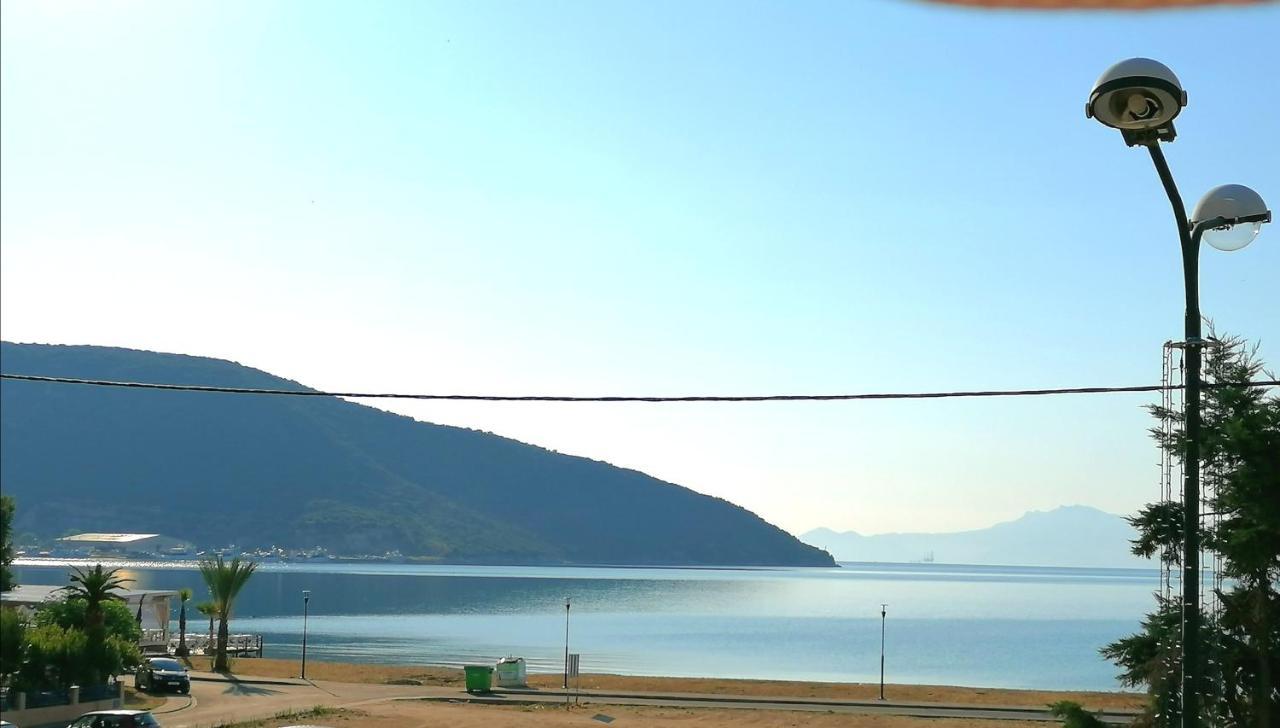 Myrsini'S Sea View Apartment Néa Péramos Dış mekan fotoğraf