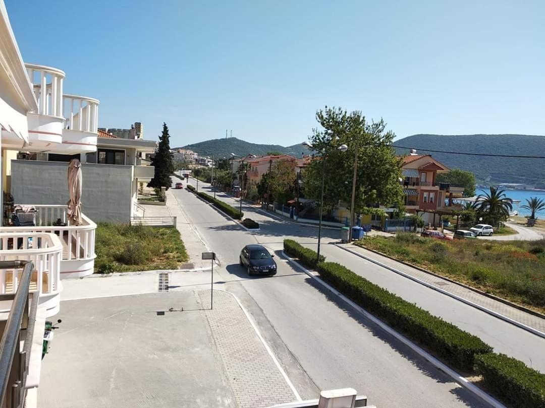 Myrsini'S Sea View Apartment Néa Péramos Dış mekan fotoğraf